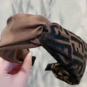 Designer Style Headband – Chic Fashion Hair Accessory